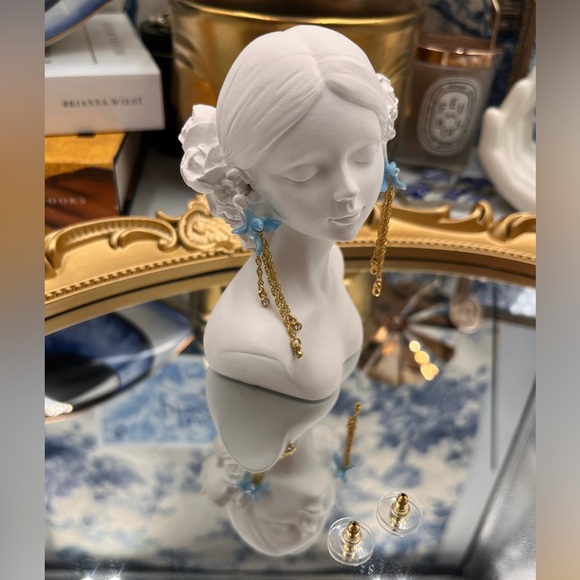 🆕 LES NEREIDES 🧿 NWOT Blue Bell Flower Dangling Crystal Post Earrings - Picture 12 of 16